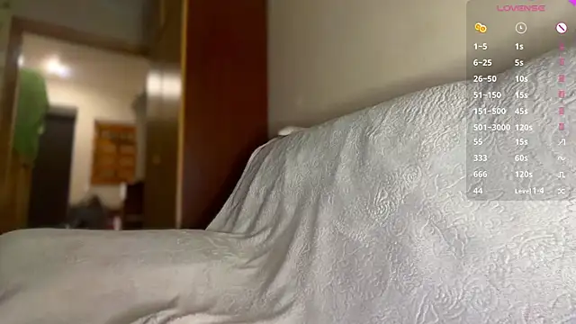 Snapshot of Butterfly-_ chatting on June 11, 2026, 7:44 pm Butterfly- online show from June 11, 2026, 7:44 pm