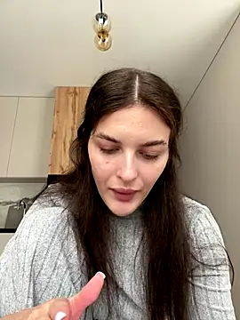 little belucci online show from October 3, 2025, 11:45 am