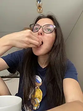 little belucci online show from October 23, 2025, 2:16 pm