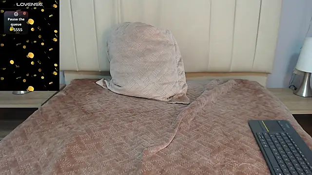 Snapshot of amy_le01 chatting on November 15, 2025, 3:16 pm amy le01 online show from November 15, 2025, 3:16 pm