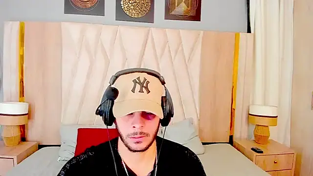 hottstuffx69 online show from November 4, 2025, 2:59 am