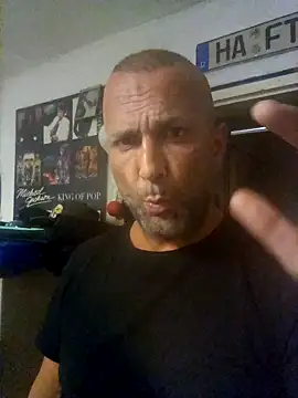 Snapshot of XLstrong chatting on July 20, 2026, 2:52 am XLstrong online show from July 20, 2026, 2:52 am