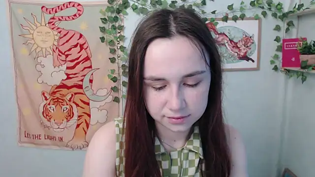 Snapshot of VeryVeryVeryShy_ chatting on June 2, 2026, 5:40 am VeryVeryVeryShy online show from June 2, 2026, 5:40 am