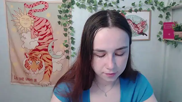 Snapshot of VeryVeryVeryShy_ chatting on June 1, 2026, 5:51 am VeryVeryVeryShy online show from June 1, 2026, 5:51 am