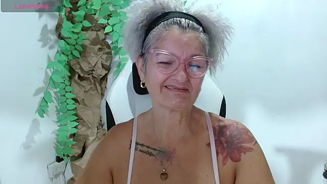 bety-cum2 online show from April 22, 2026, 11:55 pm