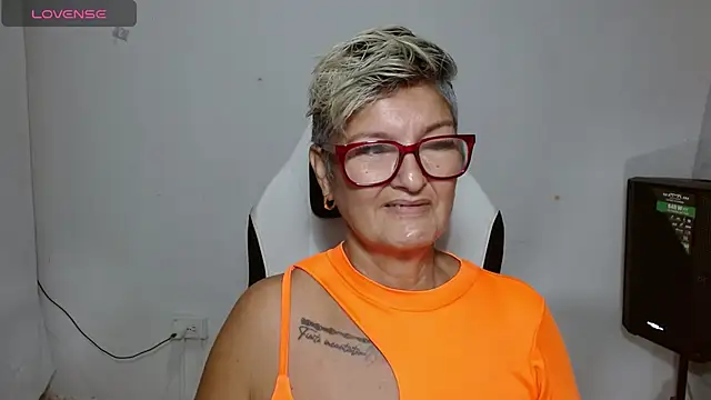bety-cum2 online show from June 14, 2026, 1:23 pm