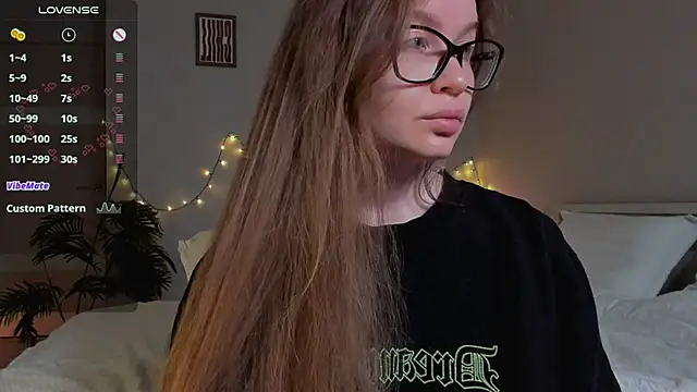 Virtual Girll online show from October 23, 2025, 8:18 pm