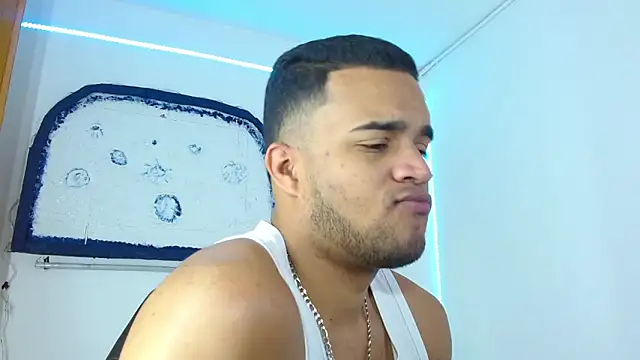 Bigcock 21cm  online show from December 19, 2024, 2:24 pm