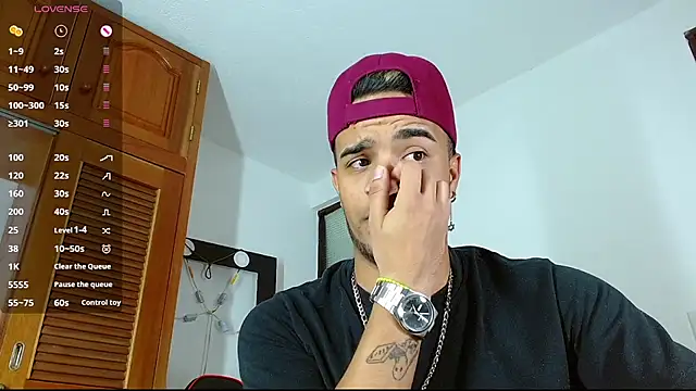 Bigcock 21cm  online show from February 22, 2025, 10:09 pm