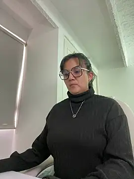 SWEETLILY18 online show from March 20, 2025, 9:35 pm