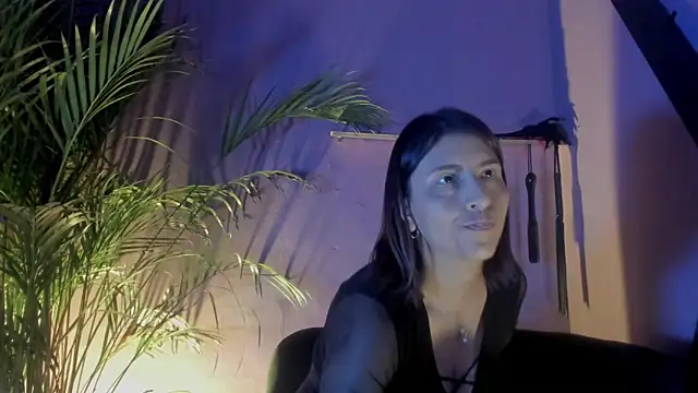 isa kiss online show from April 26, 2026, 12:02 pm