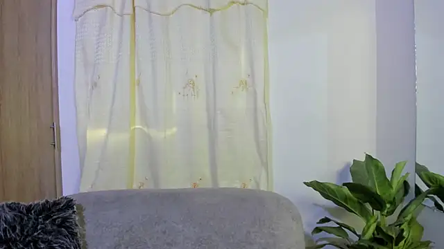 isa kiss online show from August 5, 2026, 12:21 pm