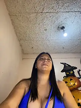 Leylafourniert online show from October 23, 2025, 8:07 pm