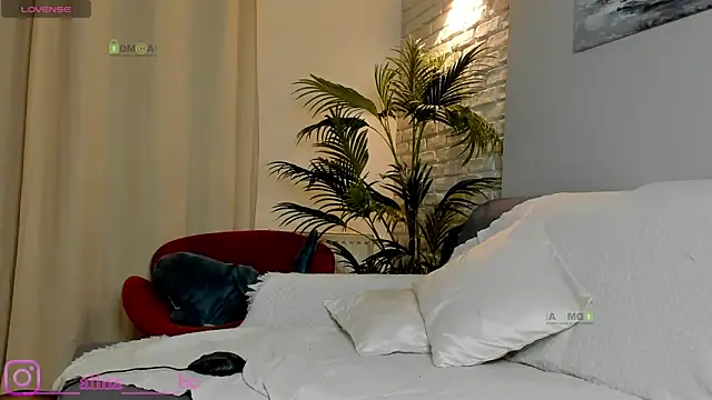 Miss--boo online show from December 5, 2024, 7:55 pm