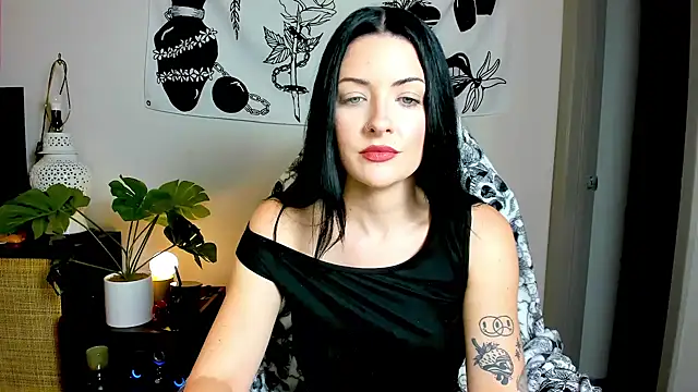 MelroseStrip online show from November 11, 2025, 11:20 pm