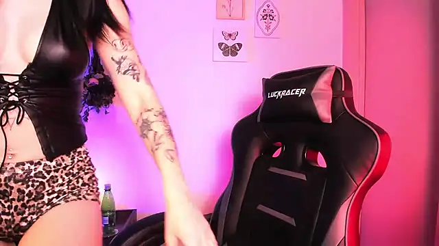 Snapshot of MelroseStrip chatting on March 5, 2026, 10:16 pm MelroseStrip online show from March 5, 2026, 10:16 pm