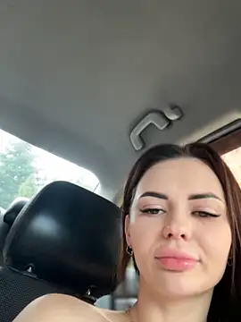 PrincessaHill  online show from November 18, 2025, 10:07 am