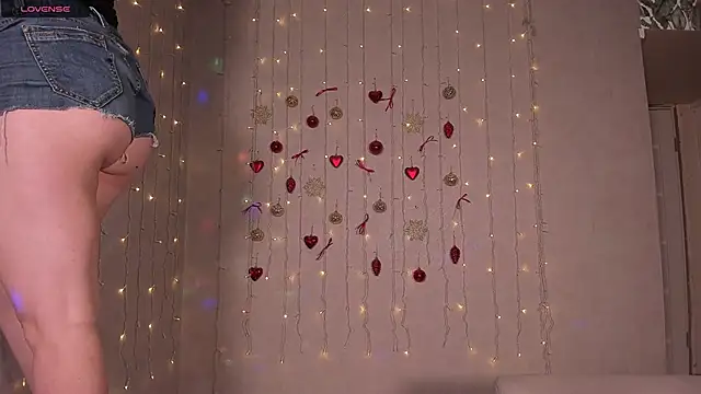 Mira Xo  online show from January 15, 2025, 11:32 am