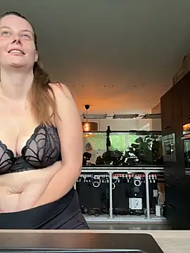 Snapshot of newMichelle chatting on September 22, 2025, 6:19 am newMichelle online show from September 22, 2025, 6:19 am