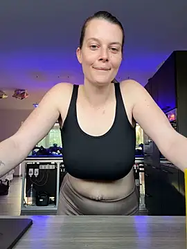 Snapshot of newMichelle chatting on March 6, 2026, 7:03 am newMichelle online show from March 6, 2026, 7:03 am