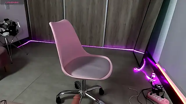 martiiaciar online show from February 7, 2025, 1:01 pm