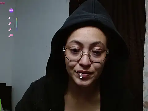 Olivia Bright online show from June 19, 2026, 1:55 am