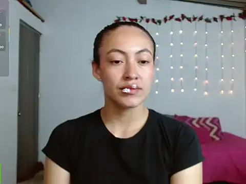 Olivia Bright online show from February 24, 2026, 6:42 pm