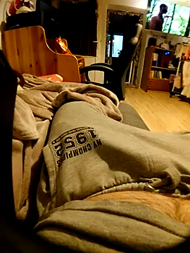 Snapshot of anonymus9006 chatting on December 18, 2025, 2:32 pm anonymus9006 online show from December 18, 2025, 2:32 pm