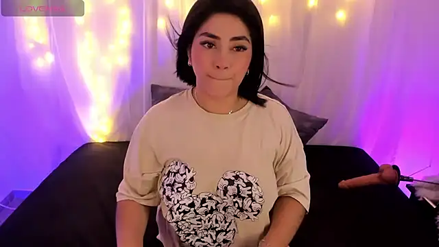 lucy26  online show from September 23, 2025, 1:45 am