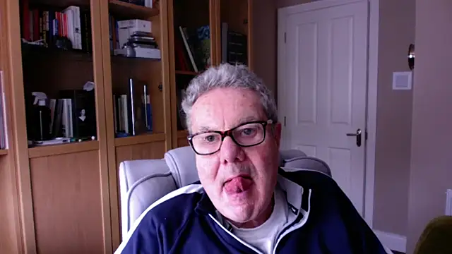 Snapshot of Oldpistolpete chatting on February 27, 2026, 11:43 am Oldpistolpete online show from February 27, 2026, 11:43 am