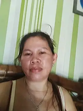 Snapshot of simplewild_mom chatting on June 19, 2026, 5:35 am simplewild mom online show from June 19, 2026, 5:35 am