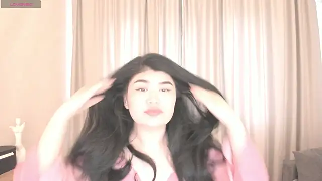 Snapshot of mia_lui chatting on July 1, 2026, 3:40 am mia lui online show from July 1, 2026, 3:40 am