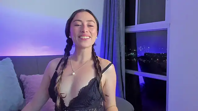 Amatiista online show from October 5, 2025, 1:29 am