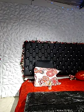 kittyhotass1 online show from September 24, 2025, 5:25 am