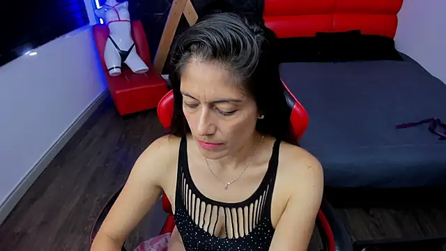 Snapshot of AnnyMilet_ chatting on July 6, 2026, 3:03 pm AnnyMilet online show from July 6, 2026, 3:03 pm