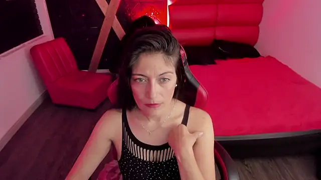 AnnyMilet  online show from May 22, 2026, 2:04 pm