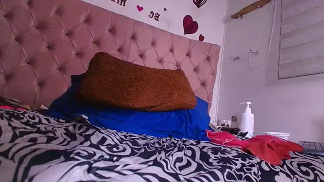  linda milk  online show from March 18, 2025, 9:34 am