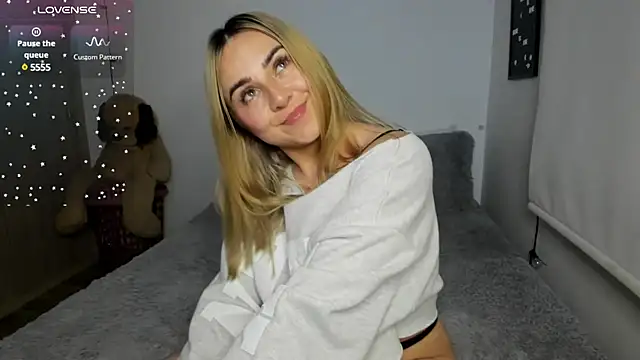 sophi mooreno online show from March 4, 2025, 5:21 am