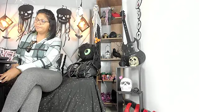 MirandaHaguen online show from October 12, 2025, 1:23 pm