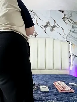 mollieblue69 online show from November 13, 2025, 1:04 pm