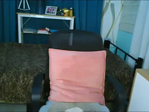 Laura yourhottestbabe123 online show from May 16, 2026, 4:28 pm