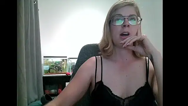 SavannaGirly online show from March 14, 2025, 5:02 pm