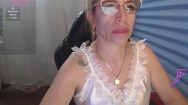Chayla Ruiz online show from June 16, 2026, 11:21 am