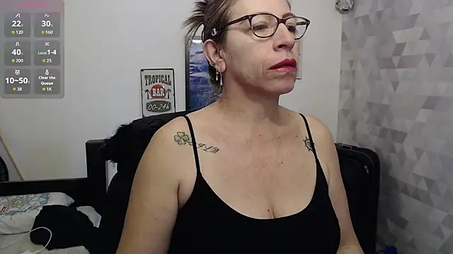 Chayla Ruiz online show from September 22, 2025, 12:00 pm