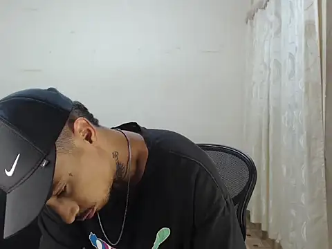 emiliano hottt online show from October 12, 2025, 3:57 pm