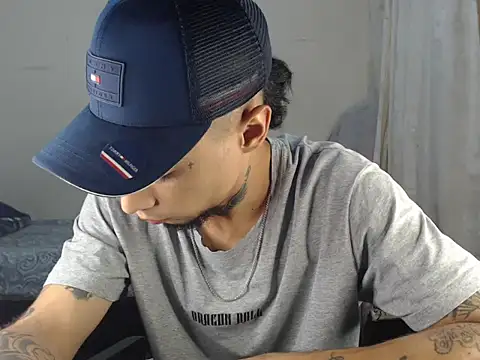 emiliano hottt online show from March 9, 2025, 3:43 am