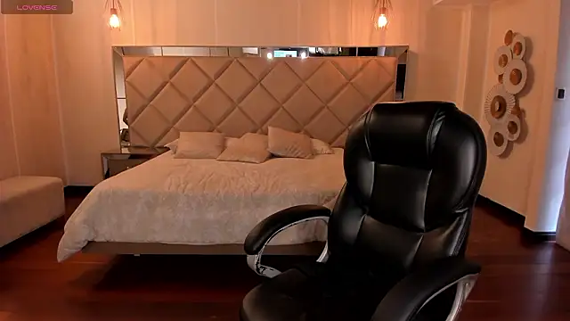 MaryLewis  online show from February 15, 2026, 12:48 pm