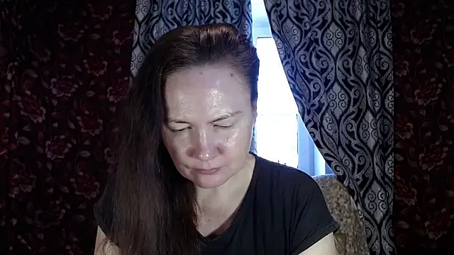 EmilyDoth online show from November 30, 2025, 6:58 am