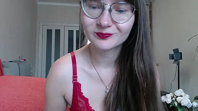 KiraGoldens online show from September 15, 2025, 5:30 am