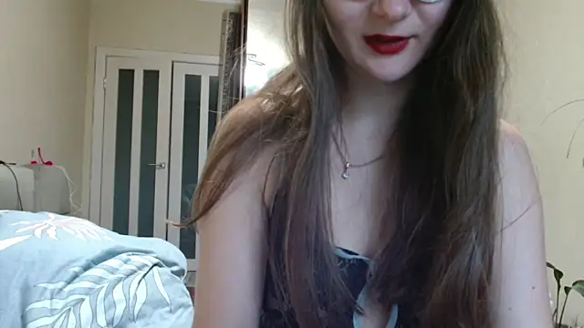 KiraGoldens online show from October 11, 2025, 10:38 am